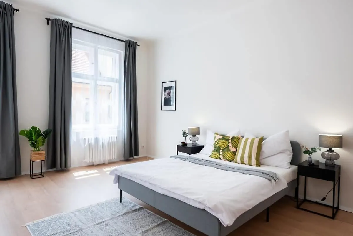 Apartmán Unique Old Town 2Br Oasis With Sofa Bed Praha